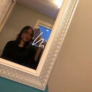 Meet your Posher, Larissa